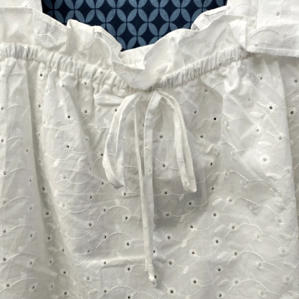Liberty Love - Juniors white eyelet cropped tank top. New. Size - XL - Picture 3 of 5